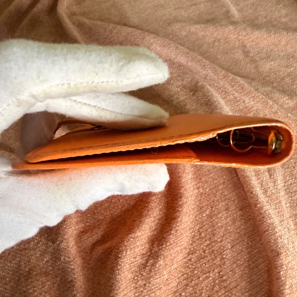 Louis Vuitton Vibrant Orange Epi Leather Agenda - Picture 4 of 15